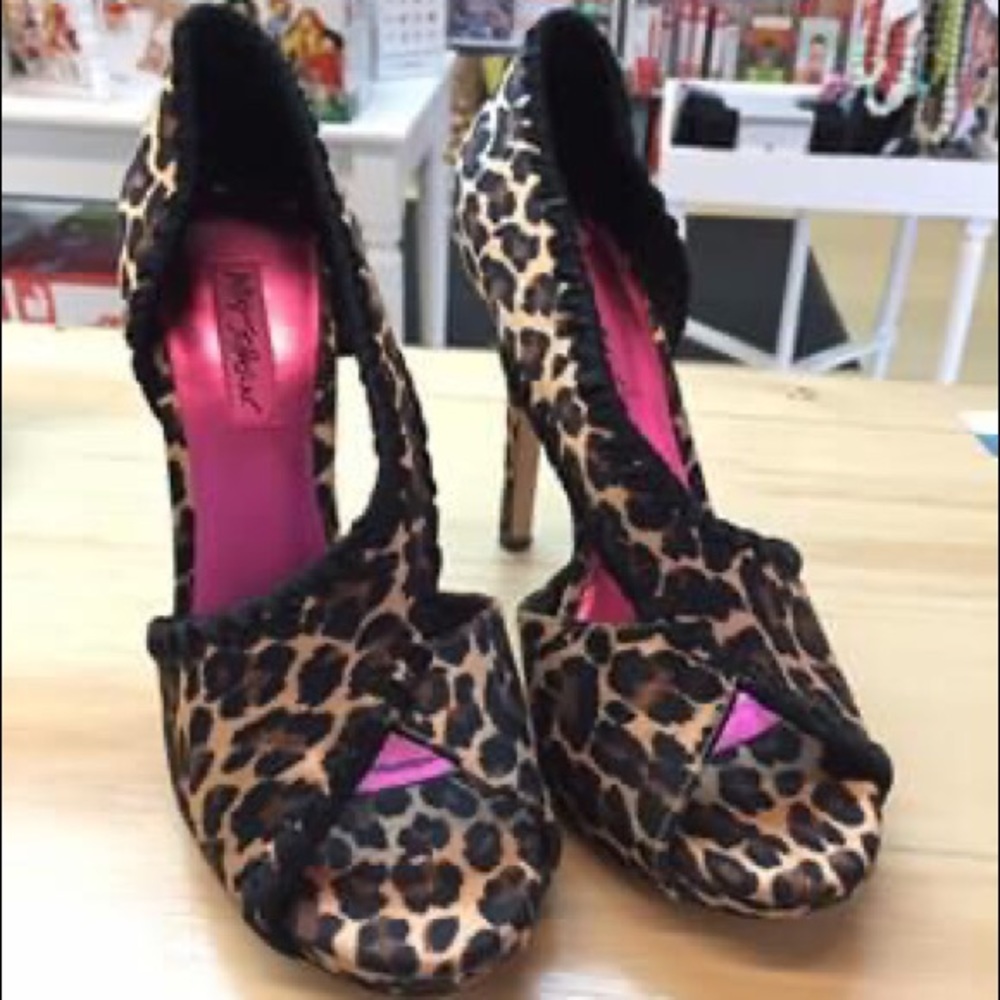 Used IN BOX Betsy Johnson Peep-toe heels Size 8